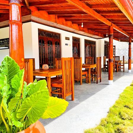 Tharurashmi Sea Pond Villa & Surf Hostel - Hiriketiya Диквелла Экстерьер фото