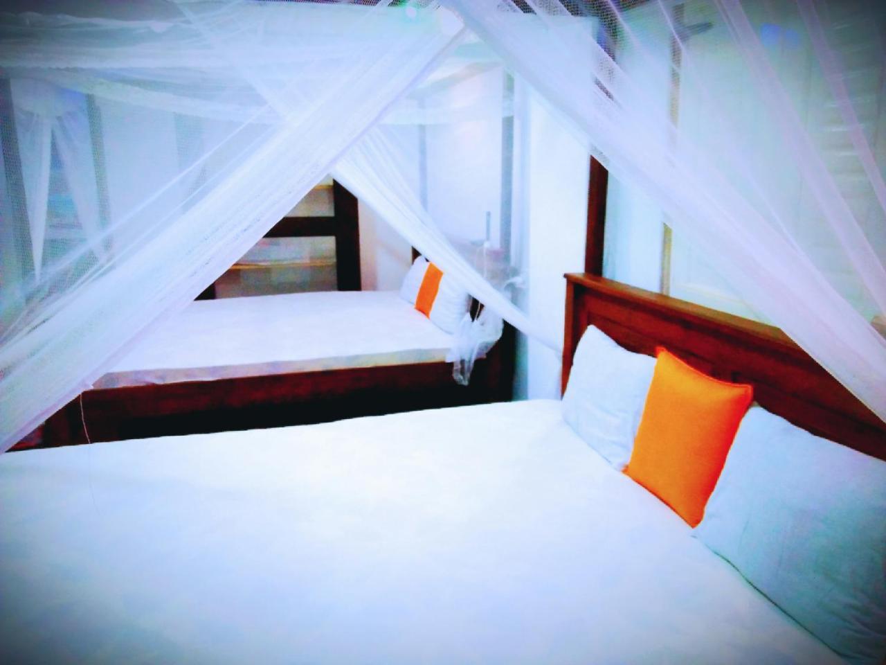 Tharurashmi Sea Pond Villa & Surf Hostel - Hiriketiya Диквелла Экстерьер фото